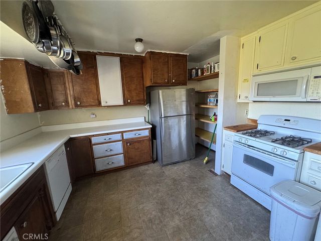 327 E Zermatt Drive, Crestline, CA 92325