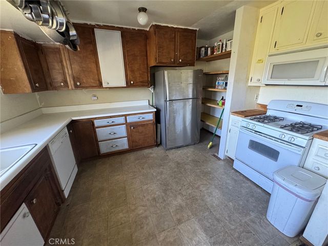 327 E Zermatt Drive, Crestline, CA 92325