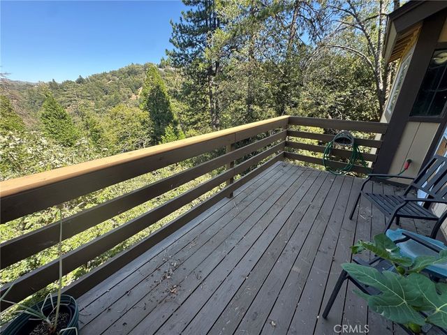 327 E Zermatt Drive, Crestline, CA 92325