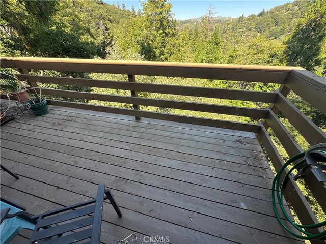 327 E Zermatt Drive, Crestline, CA 92325