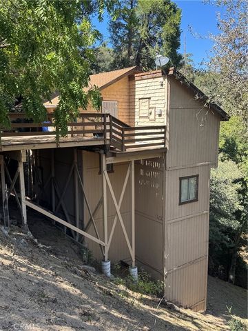 327 E Zermatt Drive, Crestline, CA 92325