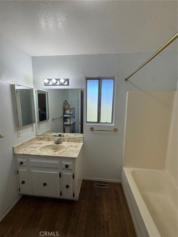327 E Zermatt Drive, Crestline, CA 92325
