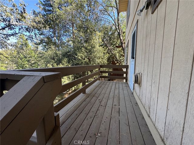 327 E Zermatt Drive, Crestline, CA 92325