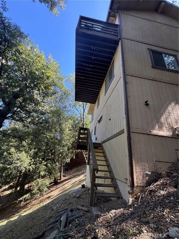 327 E Zermatt Drive, Crestline, CA 92325