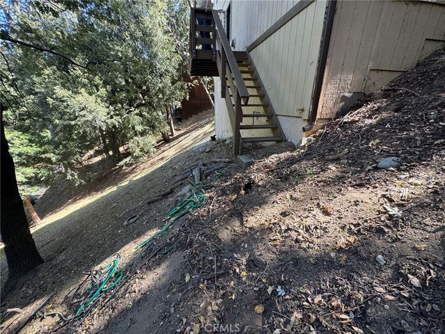 327 E Zermatt Drive, Crestline, CA 92325