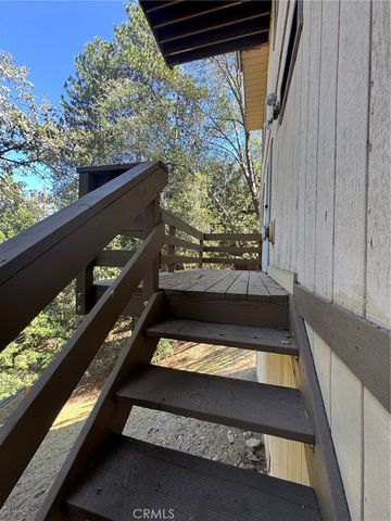 327 E Zermatt Drive, Crestline, CA 92325