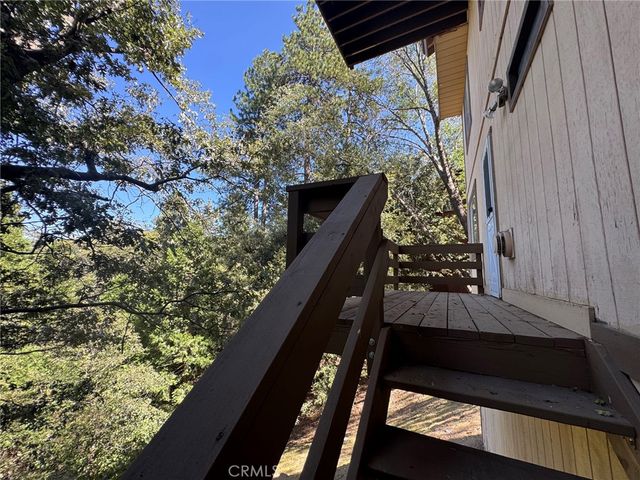 327 E Zermatt Drive, Crestline, CA 92325