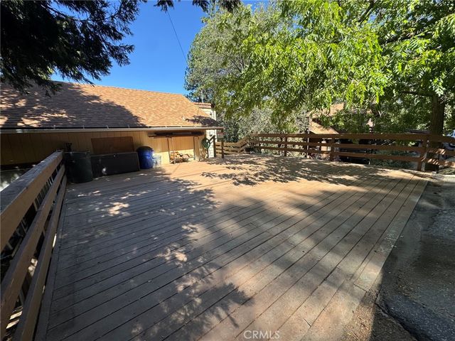 327 E Zermatt Drive, Crestline, CA 92325
