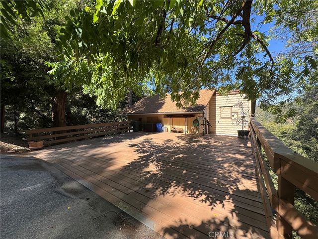 327 E Zermatt Drive, Crestline, CA 92325