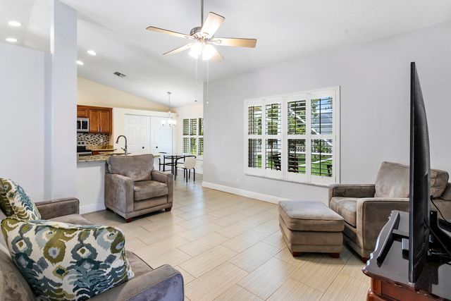 106 Venetian Lane, Royal Palm Beach, FL 33411