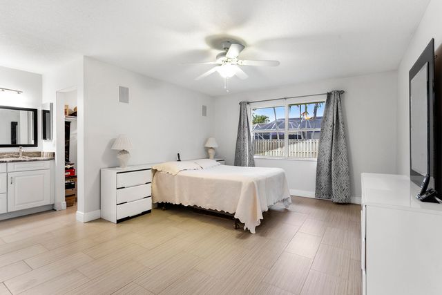 106 Venetian Lane, Royal Palm Beach, FL 33411