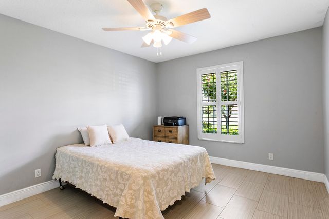106 Venetian Lane, Royal Palm Beach, FL 33411