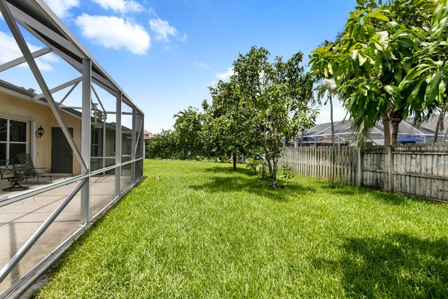 106 Venetian Lane, Royal Palm Beach, FL 33411