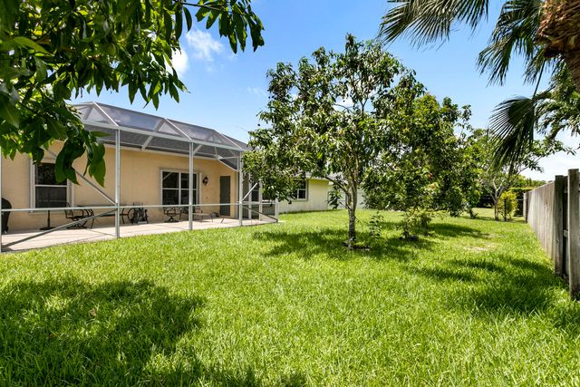 106 Venetian Lane, Royal Palm Beach, FL 33411