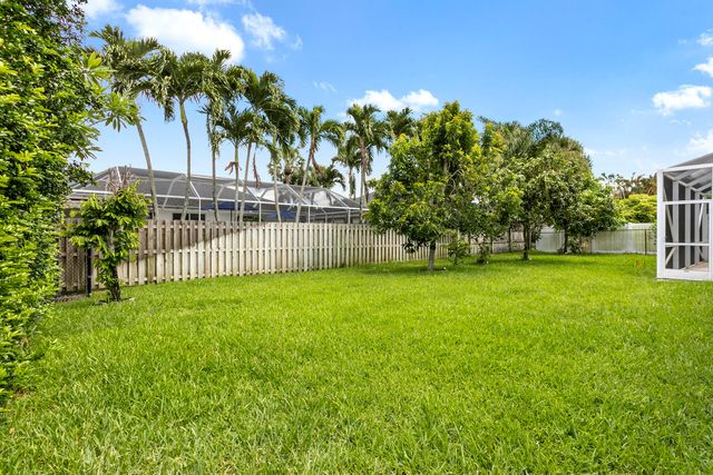 106 Venetian Lane, Royal Palm Beach, FL 33411