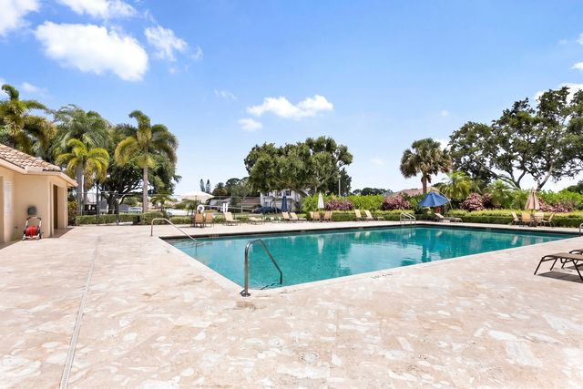 106 Venetian Lane, Royal Palm Beach, FL 33411