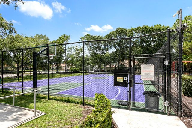106 Venetian Lane, Royal Palm Beach, FL 33411