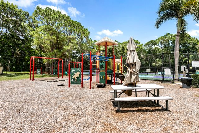 106 Venetian Lane, Royal Palm Beach, FL 33411