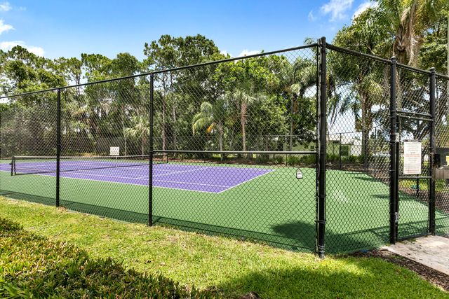 106 Venetian Lane, Royal Palm Beach, FL 33411