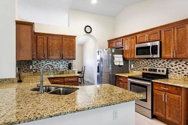106 Venetian Lane, Royal Palm Beach, FL 33411