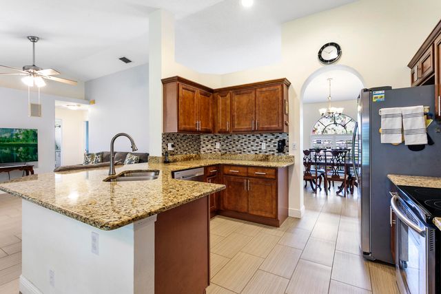 106 Venetian Lane, Royal Palm Beach, FL 33411