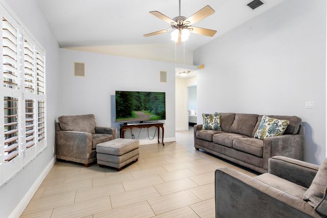 106 Venetian Lane, Royal Palm Beach, FL 33411
