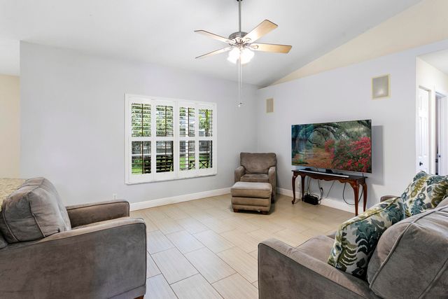 106 Venetian Lane, Royal Palm Beach, FL 33411