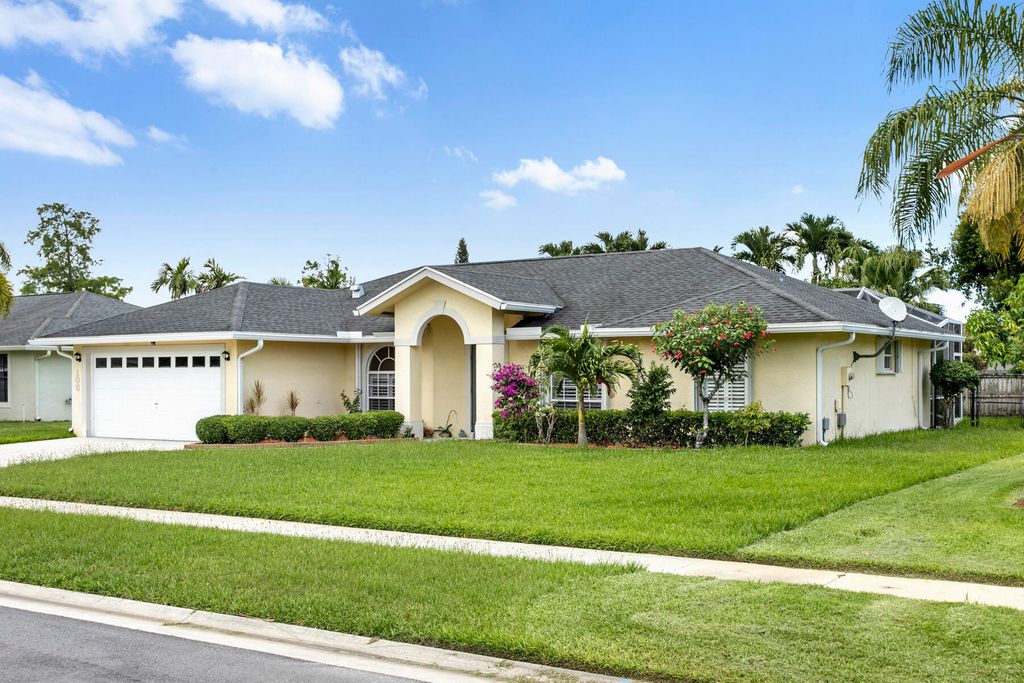 106 Venetian Lane, Royal Palm Beach, FL 33411