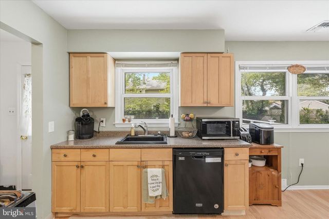 402 CEDAR DR, Lanoka Harbor, NJ 08734