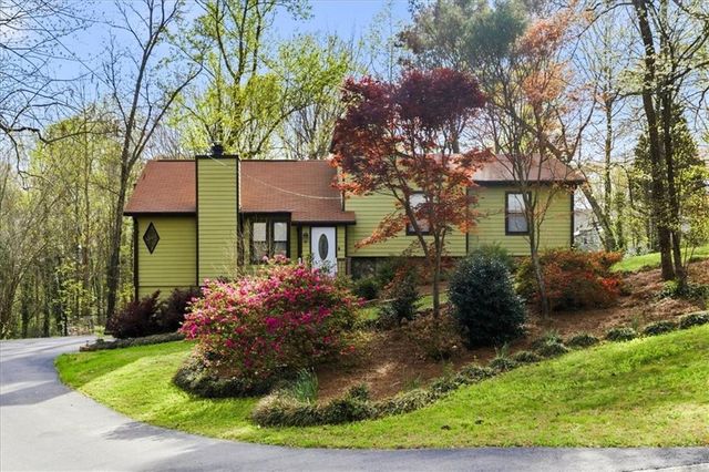 107 Spring Way, Woodstock, GA 30189