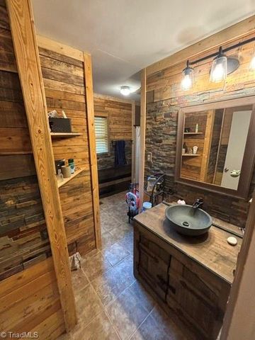 1192 N Main Street, Kernersville, NC 27284