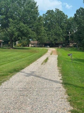 1192 N Main Street, Kernersville, NC 27284