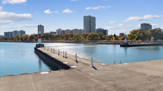 3950 N Lake Shore Drive 1706, Chicago, IL 60613