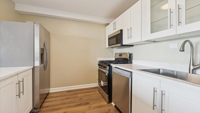 3950 N Lake Shore Drive 1706, Chicago, IL 60613