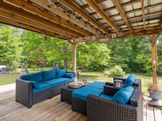 2728 Compton Bridge Road, Campobello, SC 29322