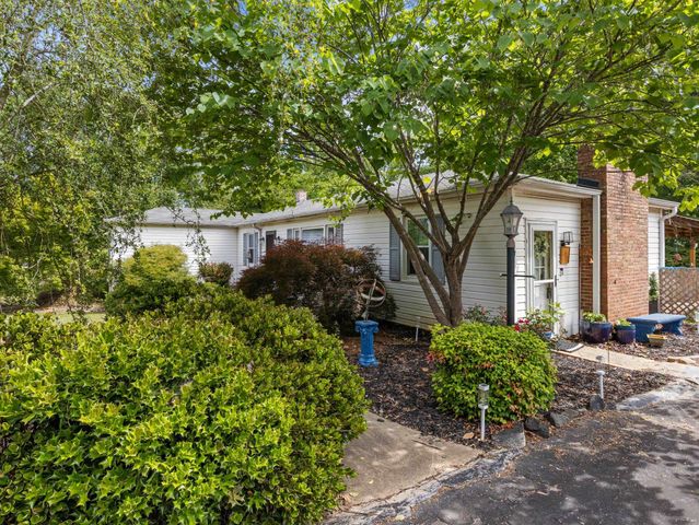 2728 Compton Bridge Road, Campobello, SC 29322