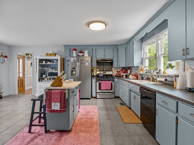 2728 Compton Bridge Road, Campobello, SC 29322