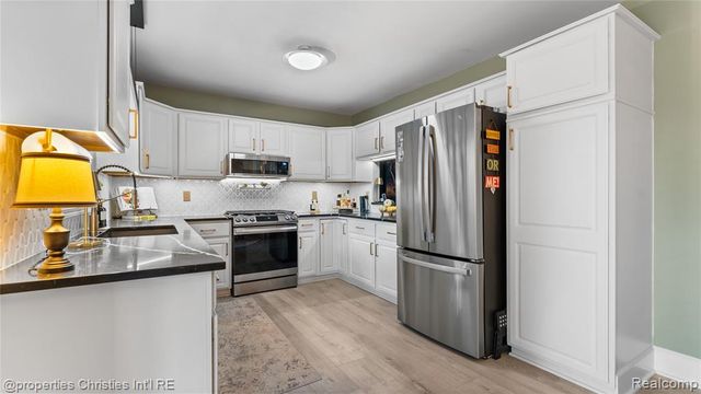 4301 Heatherwood Drive, Milford, MI 48381