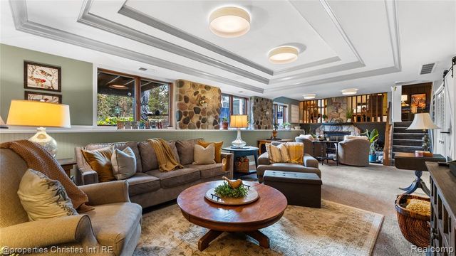 4301 Heatherwood Drive, Milford, MI 48381