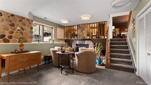 4301 Heatherwood Drive, Milford, MI 48381