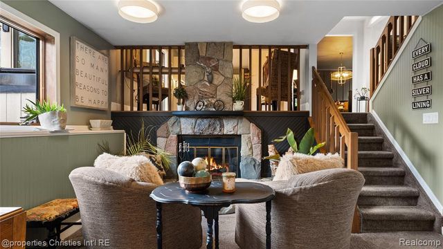 4301 Heatherwood Drive, Milford, MI 48381