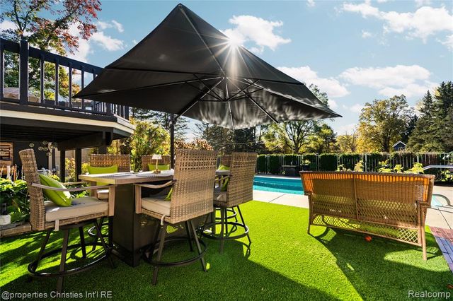 4301 Heatherwood Drive, Milford, MI 48381