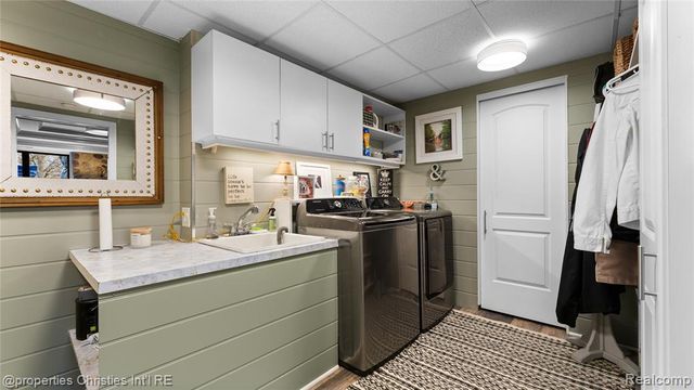 4301 Heatherwood Drive, Milford, MI 48381