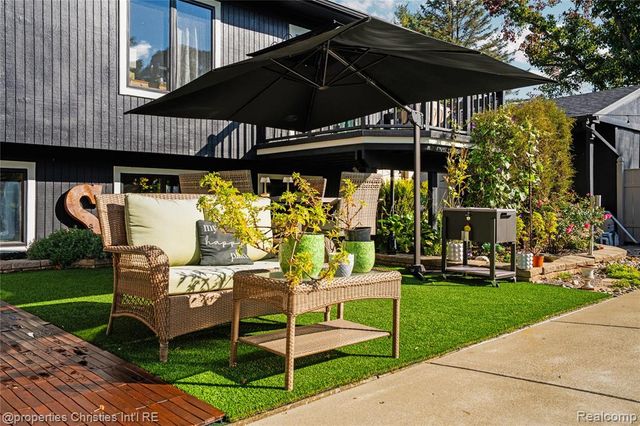 4301 Heatherwood Drive, Milford, MI 48381