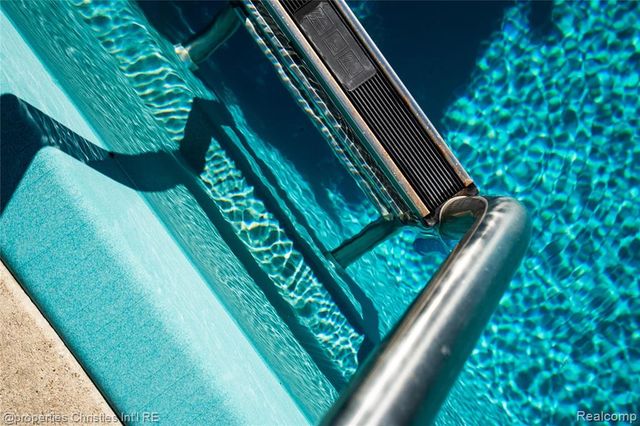 4301 Heatherwood Drive, Milford, MI 48381