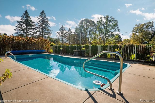 4301 Heatherwood Drive, Milford, MI 48381