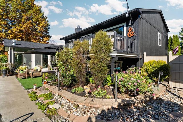 4301 Heatherwood Drive, Milford, MI 48381