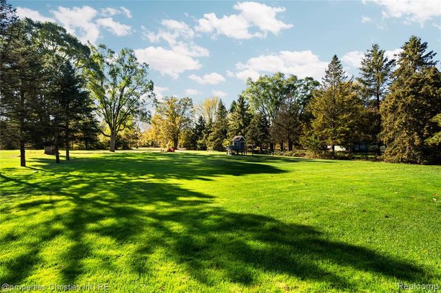 4301 Heatherwood Drive, Milford, MI 48381