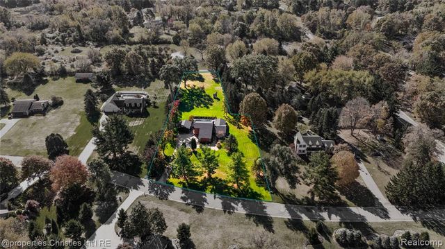 4301 Heatherwood Drive, Milford, MI 48381