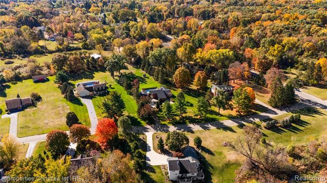 4301 Heatherwood Drive, Milford, MI 48381